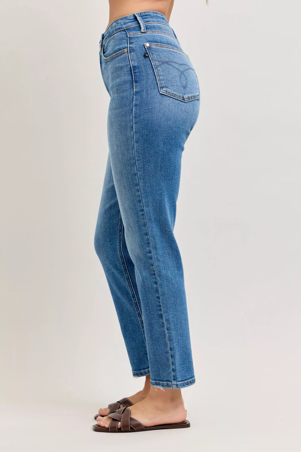 Judy Blue High-Waisted Straight-Leg Jeans for Women Flattering Fit Durable Denim Classic Wash